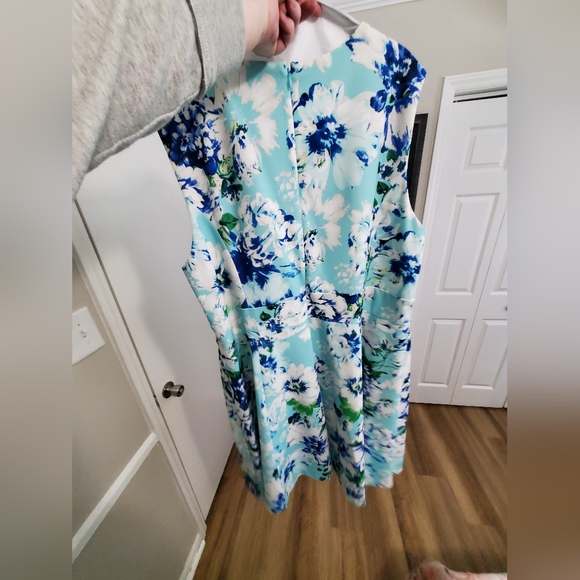 Calvin Klein 22W floral dress - Picture 2 of 3